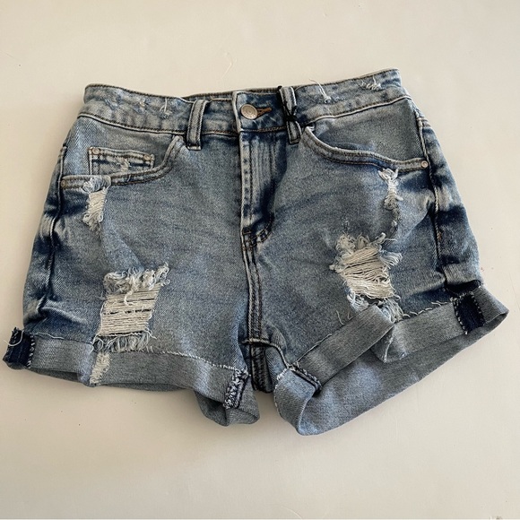 Almost Famous Mom Short - Picture 2 of 7